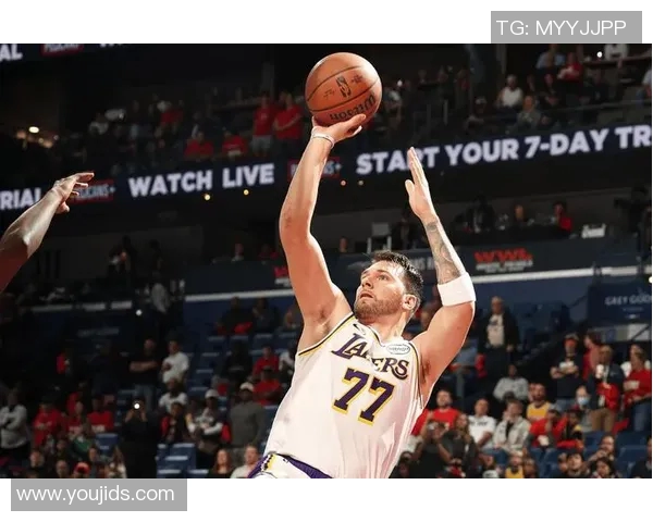 雷霆胖揍湖人！里夫斯打铁 东契奇13中4 半场仅得38分