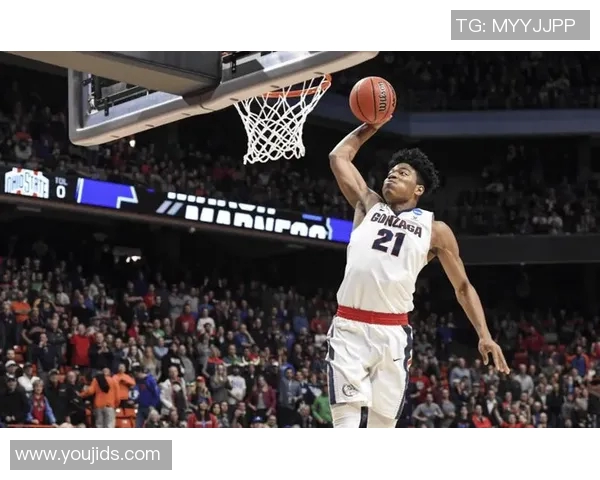 禁区失守！湖人内线得分输活塞30分，艾顿仅摘下2个篮板