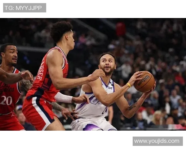 小卡45+7末节20分快船大胜爵士夺6连胜哈登20+7李凯尔22+8